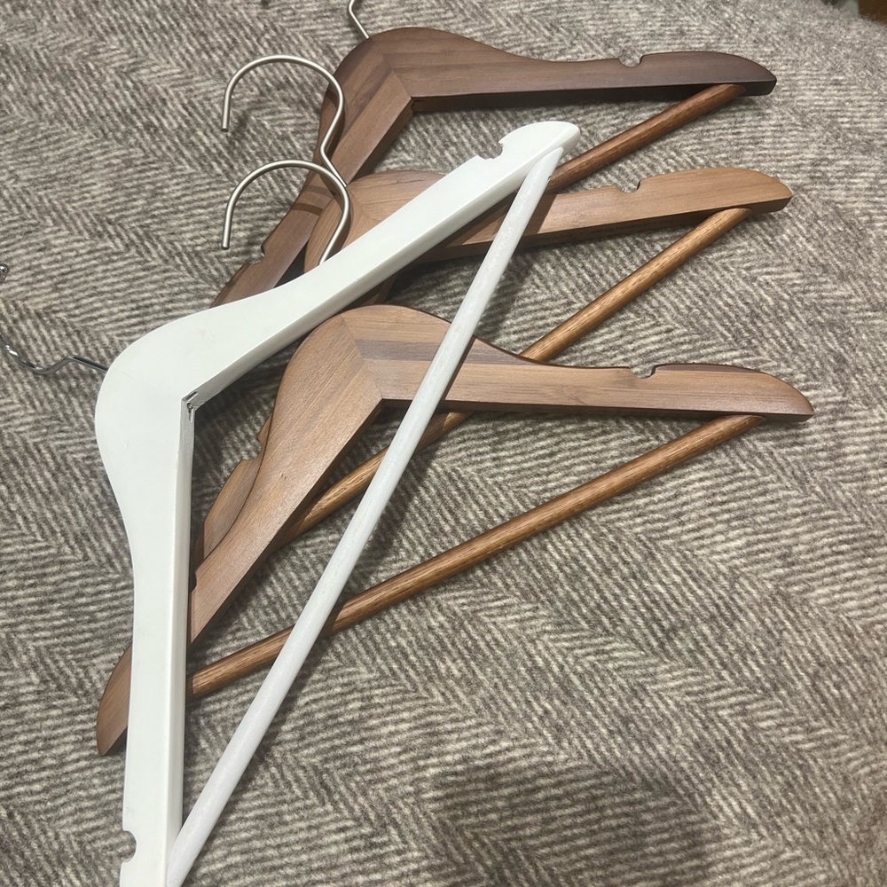 20 kid hangers!